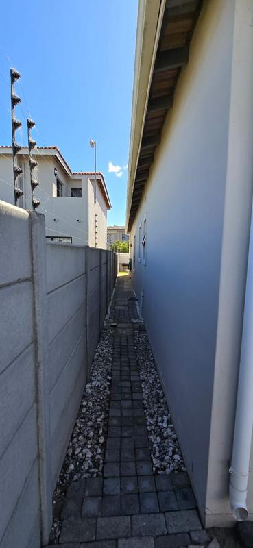 3 Bedroom Property for Sale in Parklands North Western Cape